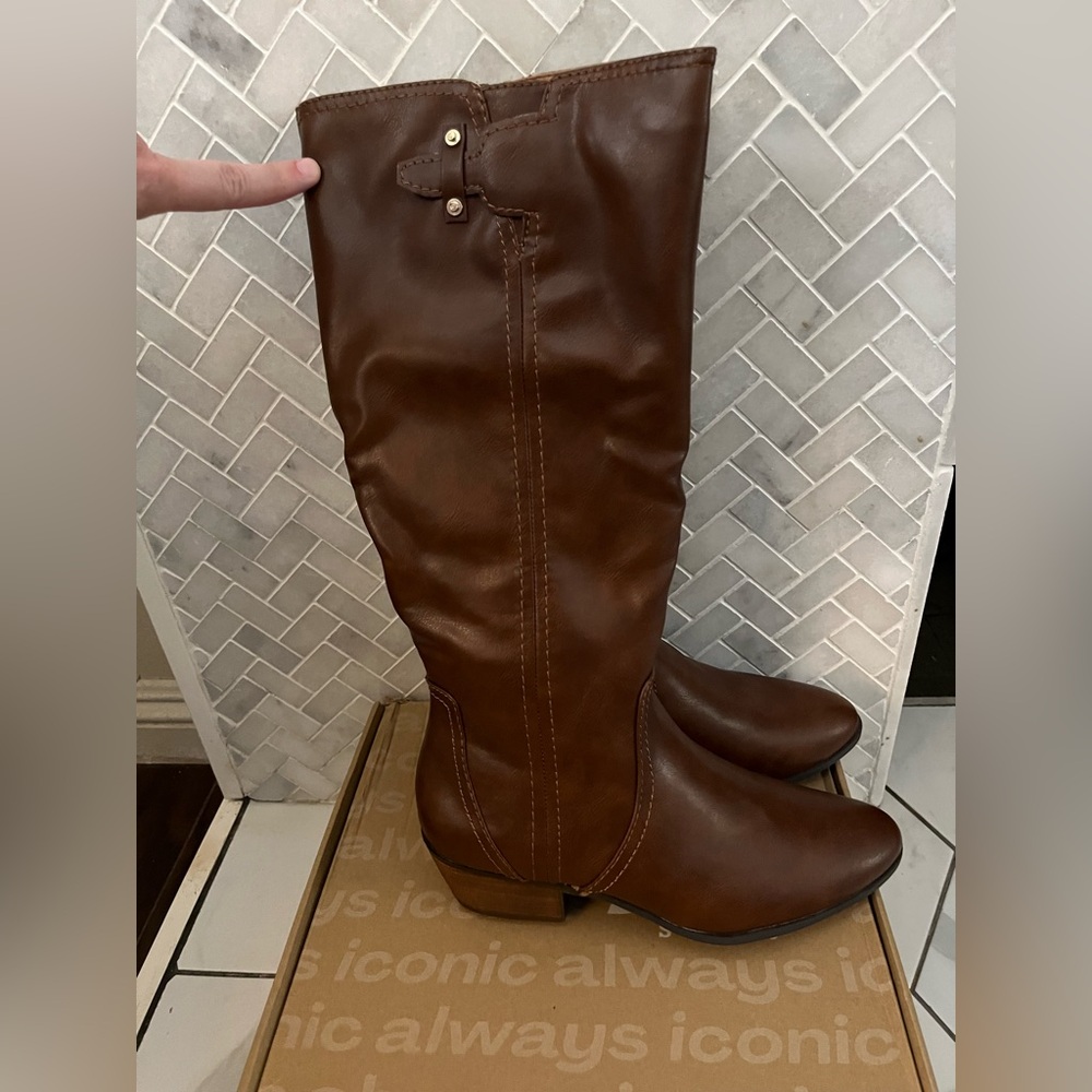 Dr. Scholl's Brilliance Heeled Boots with Classic Design in Whiskey